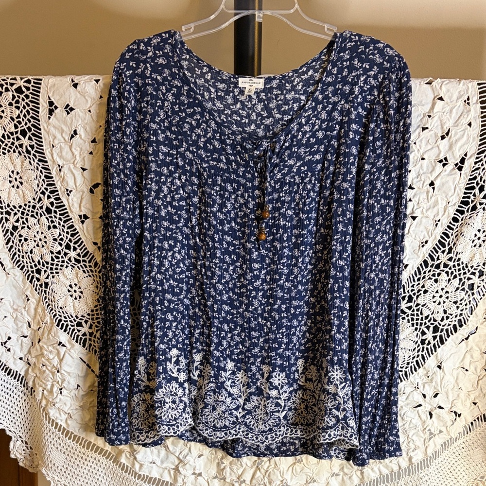 Mason & Belle Floral Blue and White Women's Top Size XL